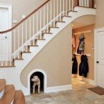 المدخل تحت الدرج