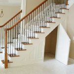 غرفة تحت الدرج