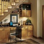 مساحة العمل تحت الدرج