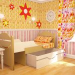 انزلاق سرير الطفل في الداخلية الصفراء