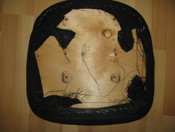 تفكيك مقعد كرسي الكمبيوتر