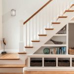 رفوف ورفوف تحت الدرج