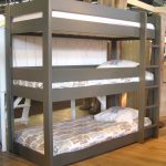 سرير من ثلاث طبقات للحضانة