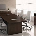 كراسي مكتب بيضاء