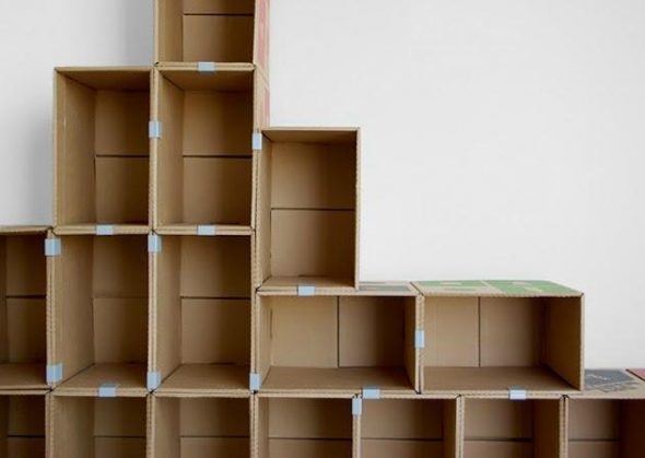 رف من الصناديق