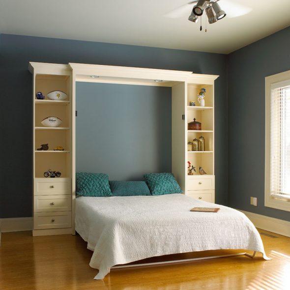 سرير قابل للطي في غرفة النوم