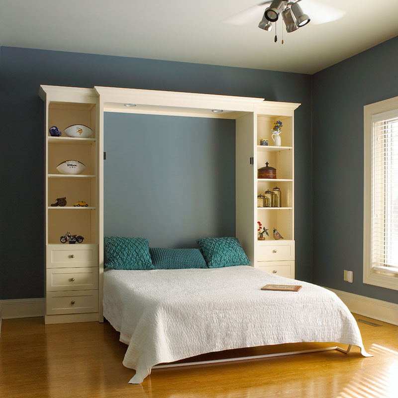 سرير قابل للطي في غرفة النوم