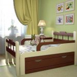 سرير منزلق أنيق لطفل في المناطق الداخلية