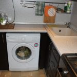 غسالة في سماعة مظلمة