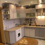 غسالة في المطبخ