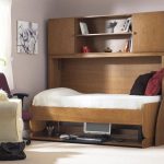 طاولة سرير بلون الجوز