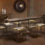 مصمم الأثاث الجدول والبراز