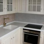 تعيين الجدول أعلى طيدة بيضاء