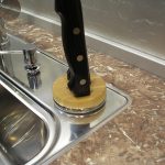 تعيين الجدول أعلى طيدة معدنية