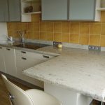 تعيين الجدول أعلى طيدة بيضاء