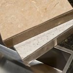 سطح العمل مع تنحنح