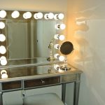 الجدول خلع الملابس المعدنية