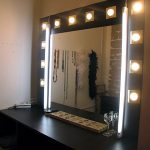 الجدول المكياج الأسود