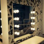 طاولة مكياج مع مرآة