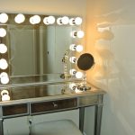 الجدول خلع الملابس المعدنية