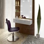 الجدول المكياج مع الضوء