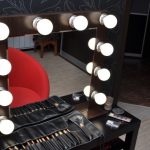 الجدول المكياج الأسود