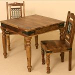 كراسي خشبية