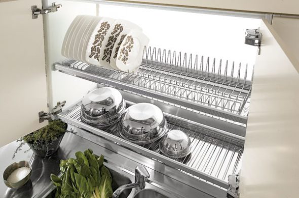 تجفيف الأطباق في خزانة