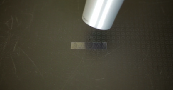 إزالة آثار سكوتش مع مجفف شعر