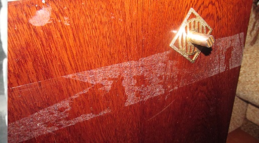 إزالة علامات سكوتش على الخشب