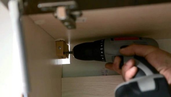 تركيب الخزانات على الشريط