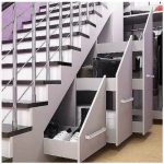 الأدراج وخزانة الملابس تحت الدرج