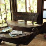 طاولة خشب ومقعد