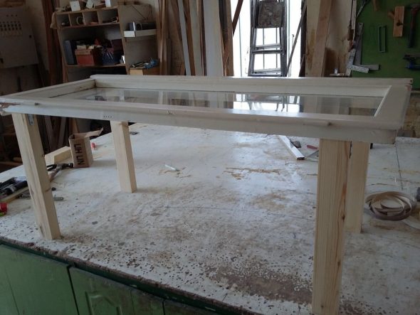 الجدول من النافذة