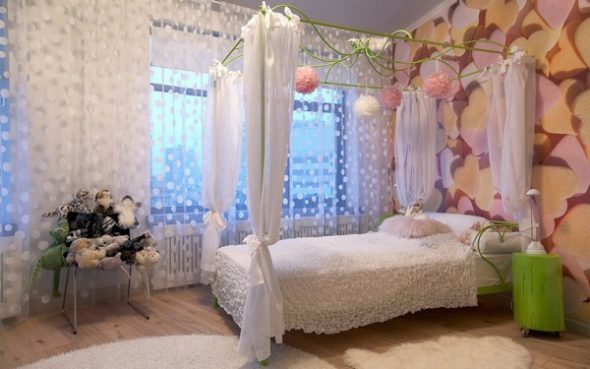 المظلة على السرير