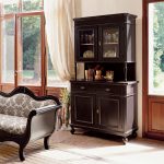 بوفيه بني غامق