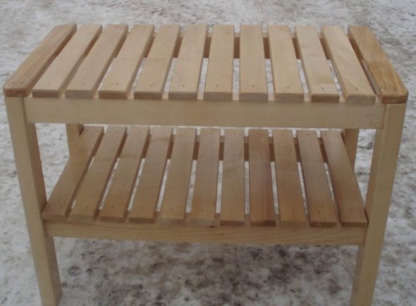 رف خشبي للأحذية