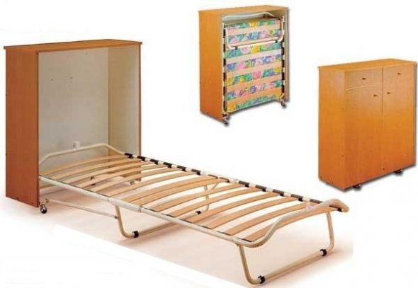 السرير مع فراش السرير