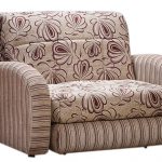 من السهل طي سرير الكرسي