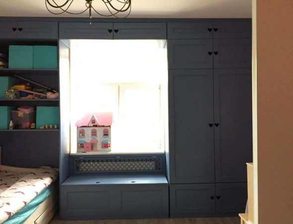 أثاث مصنوع يدوياً