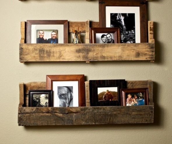 أرفف الحائط في الداخل