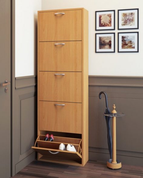 علب الأحذية في الردهة