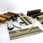 مجموعة متنوعة من الأبواب في خزائن