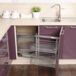 مجموعة متنوعة من الأثاث لمطبخ صغير