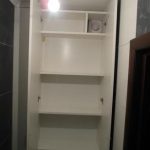 خزانة صحية في المرحاض