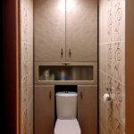 خزانة صحية في المرحاض