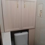 خزانة ملابس مصنوعة من ألواح بلاستيكية