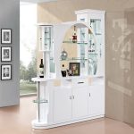 قسم خزانة الملابس في الممر