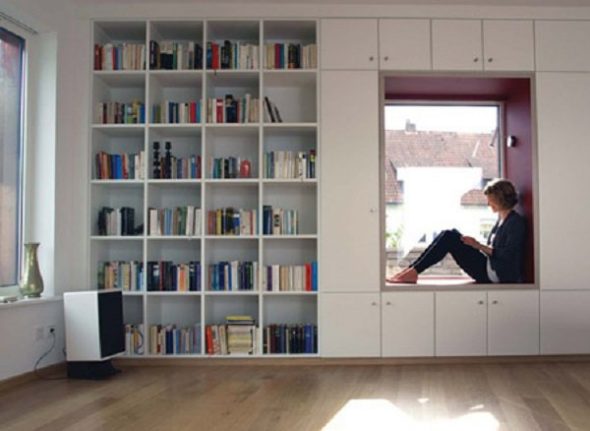 مجلس الوزراء في مكانه من النافذة