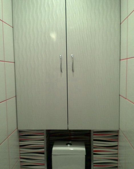 خزانة في المرحاض